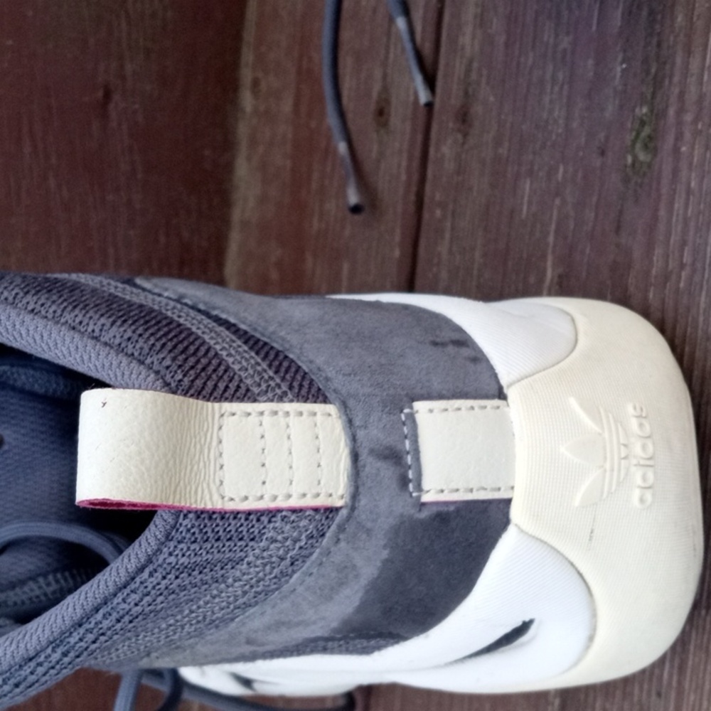 Adidas - Picture 4 of 5